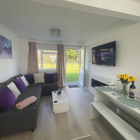 Look No Further Gorgeous Newly Renovated Contemporary Chalet Sandown Bay Holiday Centre ภายนอก รูปภาพ