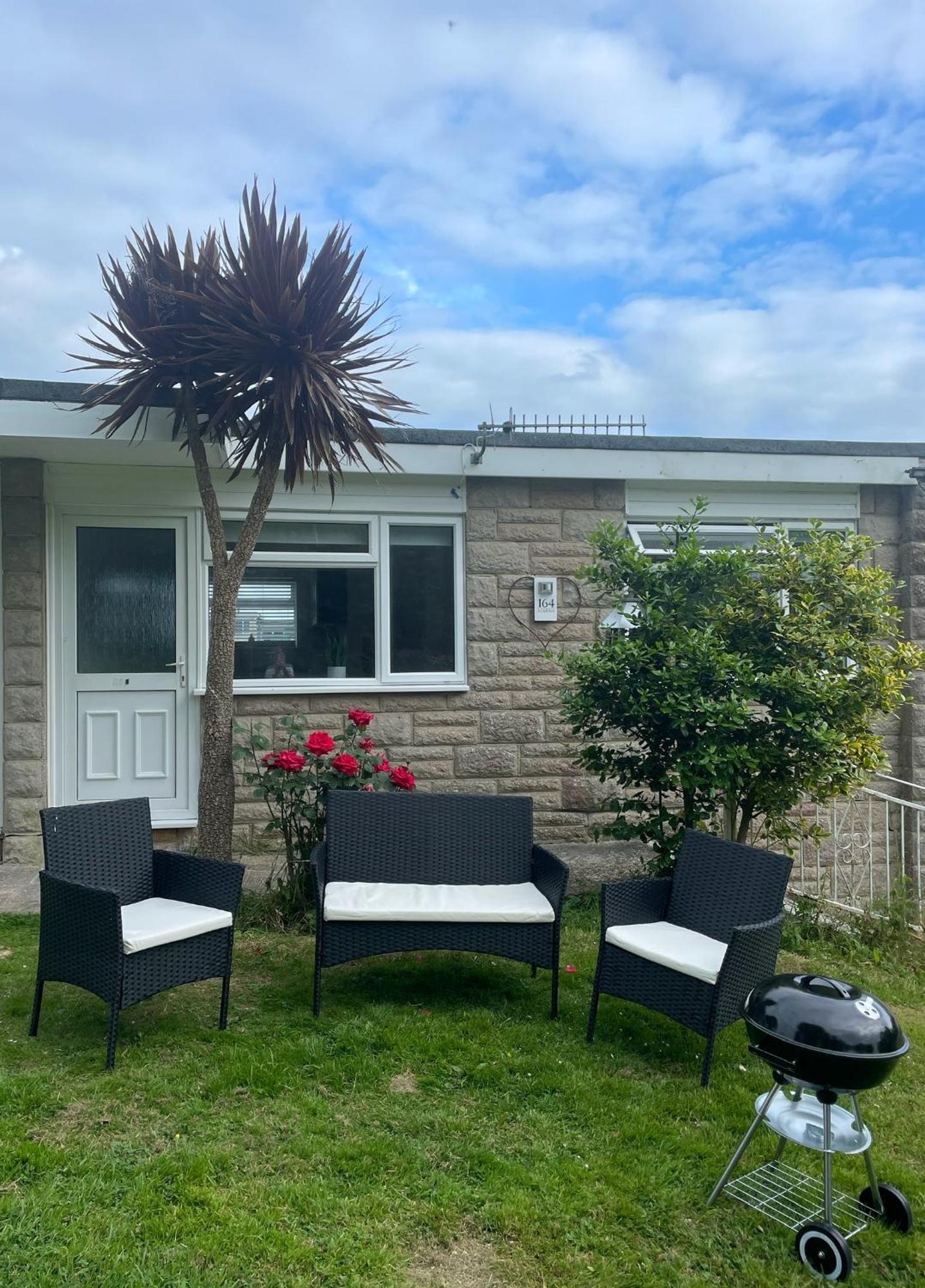 Look No Further Gorgeous Newly Renovated Contemporary Chalet Sandown Bay Holiday Centre ภายนอก รูปภาพ