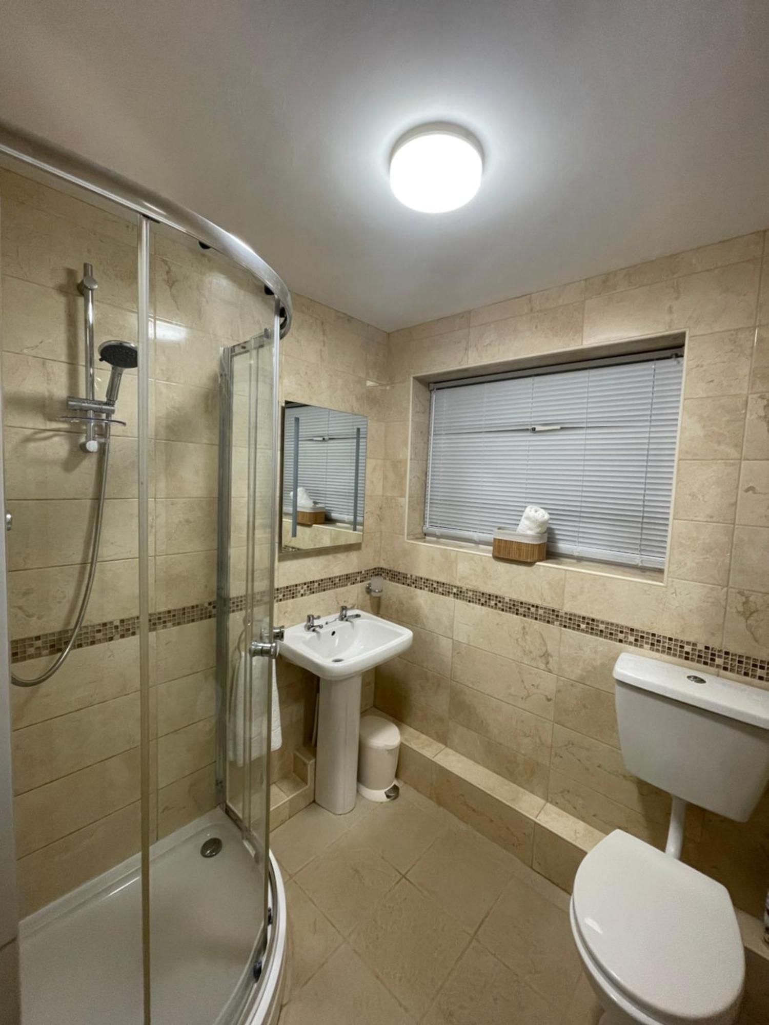 Look No Further Gorgeous Newly Renovated Contemporary Chalet Sandown Bay Holiday Centre ภายนอก รูปภาพ