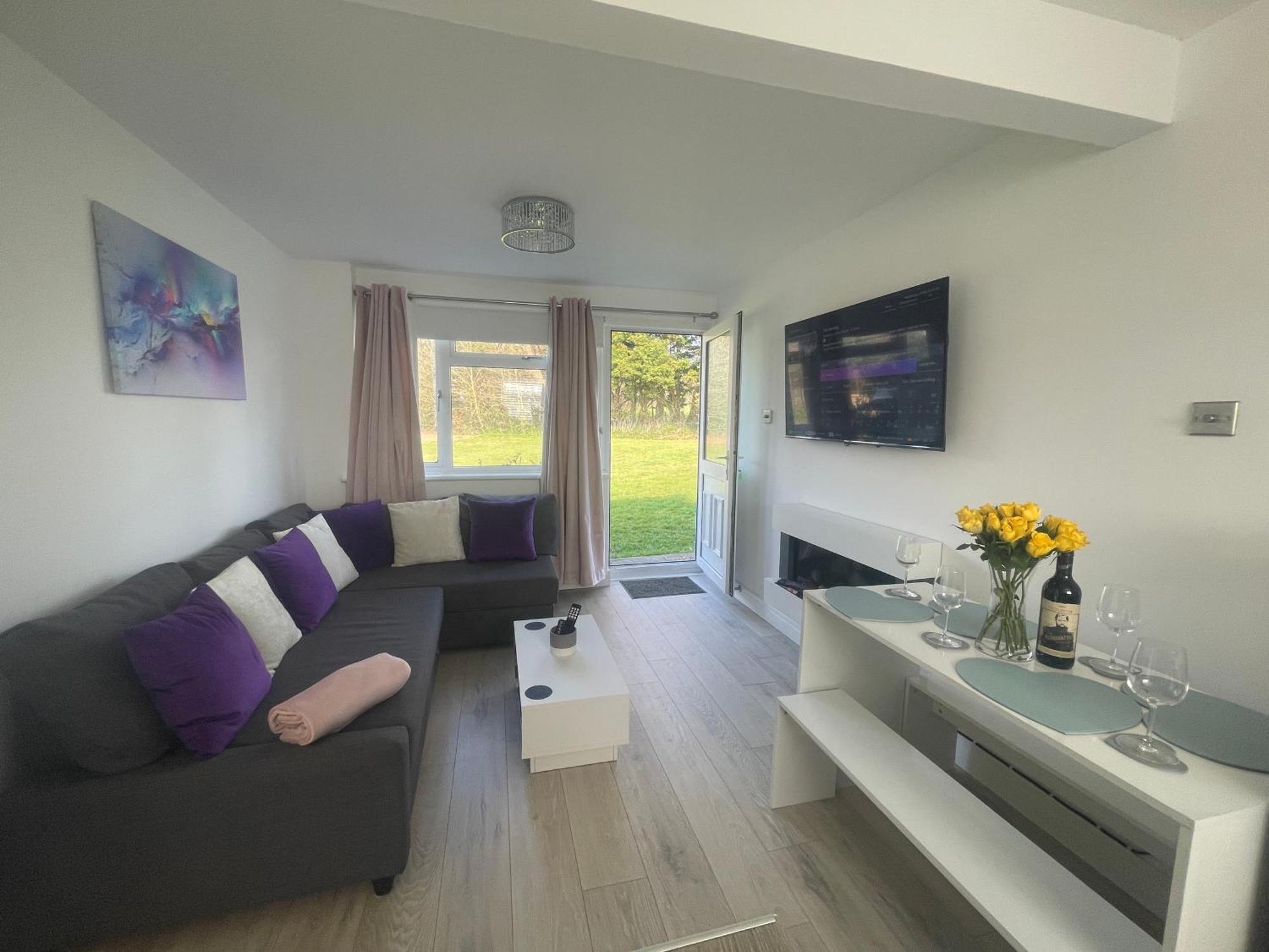 Look No Further Gorgeous Newly Renovated Contemporary Chalet Sandown Bay Holiday Centre ภายนอก รูปภาพ