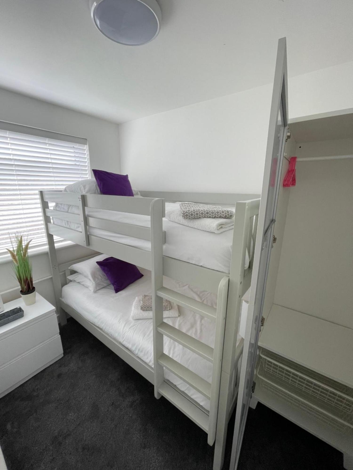 Look No Further Gorgeous Newly Renovated Contemporary Chalet Sandown Bay Holiday Centre ภายนอก รูปภาพ